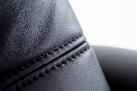 Perfect topstitching seams in the leather goods sector